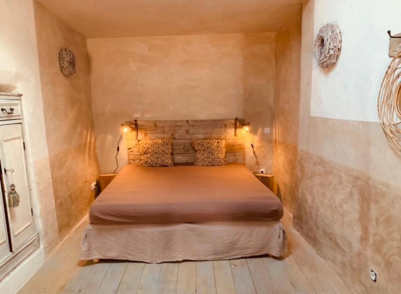 Le Vieux Portail Bed & Breakfast Saint-Saturnin-d'Apt Exterior foto